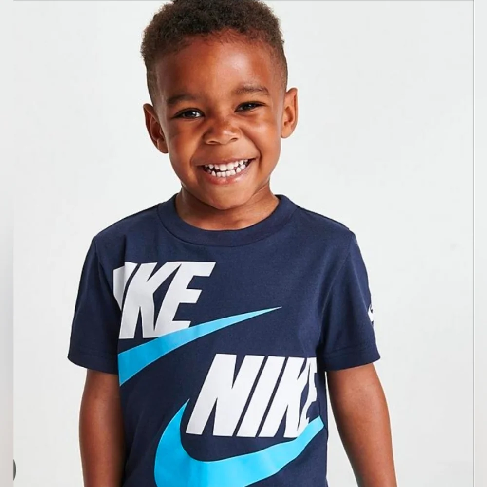 Boys 6-7 Years Nike Big Double-Logo Graphic Tee -NWOT Size 7/ 7LGG (NIKE SIZING)